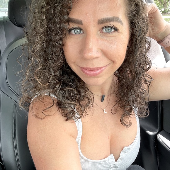 Meet your Posher, Stephanie - Picture 4 of 7